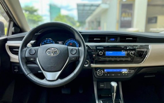 Selling Brown Toyota Corolla Altis 2015 in Manila-2