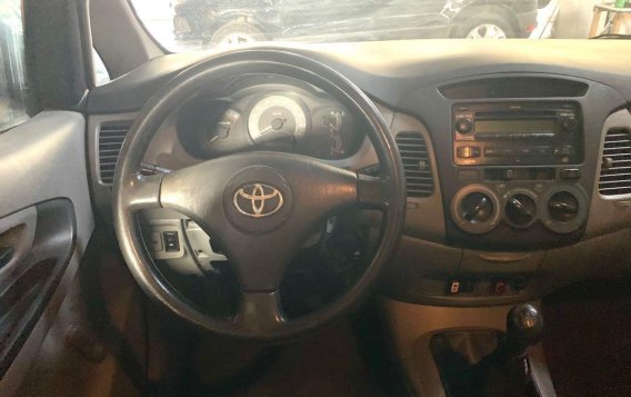 White Toyota Innova 2005 for sale in Quezon -5