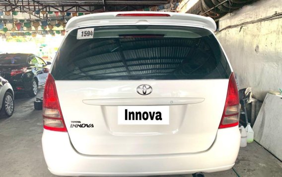 White Toyota Innova 2005 for sale in Quezon -3