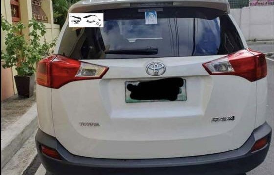 Selling Pearl White Toyota RAV4 2013 in Manila-2