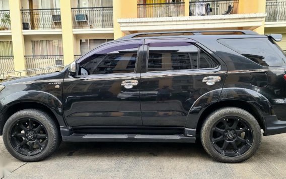 Selling Black Toyota Fortuner 2010 in Pasig-3