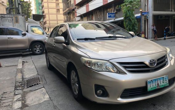 Selling Pearl White Toyota Corolla Altis 2011 in Mandaluyong-1