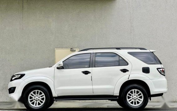 Selling White Toyota Fortuner 2012 in Makati-7