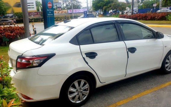 Pearl White Toyota Vios 2017 for sale in Quezon -2