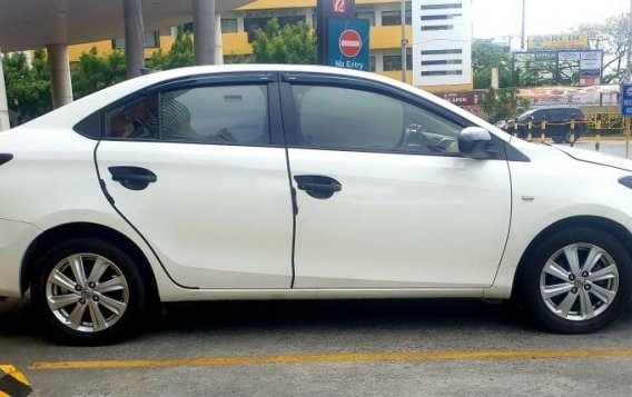 Pearl White Toyota Vios 2017 for sale in Quezon -4