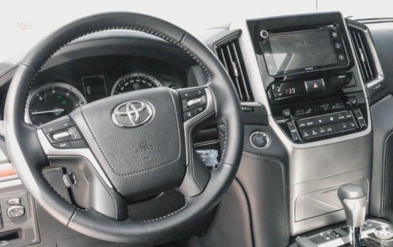 Black Toyota Land Cruiser 2018 for sale in Pasig-6