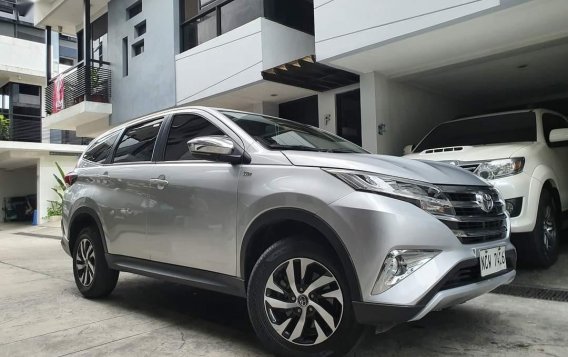 Selling Silver Toyota Rush 2018 in Quezon -4