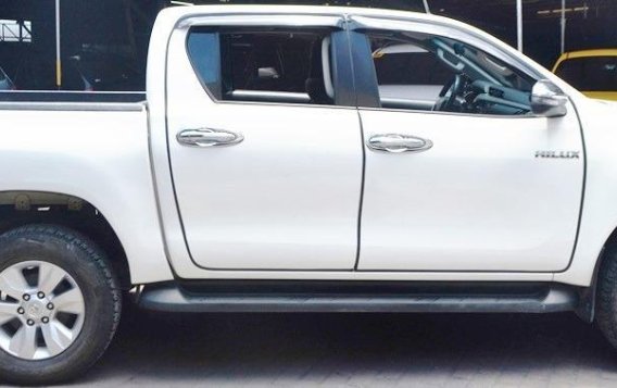 Selling Pearl White Toyota Hilux 2019 in Pasig-9