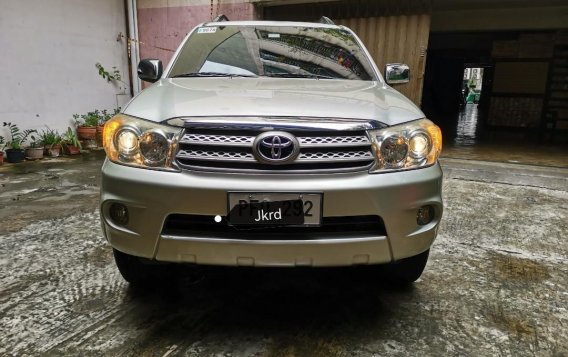 Silver Toyota Fortuner 2011 for sale in Manila-2