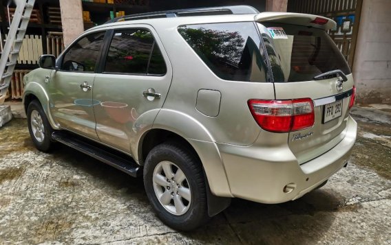 Silver Toyota Fortuner 2011 for sale in Manila-9