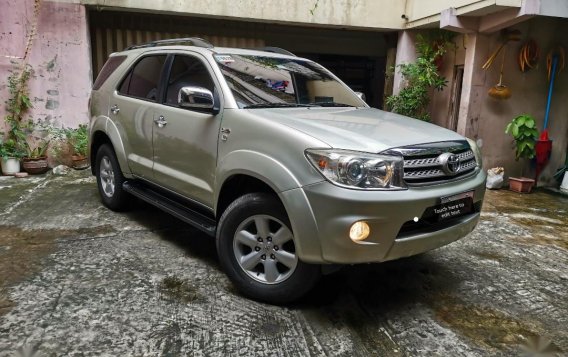 Silver Toyota Fortuner 2011 for sale in Manila-1