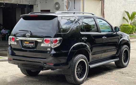 Selling Black Toyota Fortuner 2015 in Quezon -4