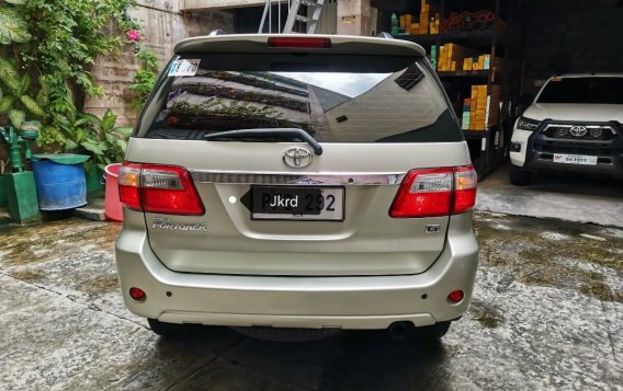 Silver Toyota Fortuner 2011 for sale in Manila-3