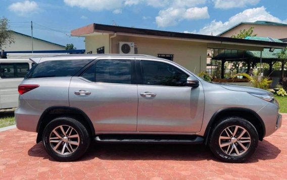 Selling Silver Toyota Fortuner 2017 in Manila-2