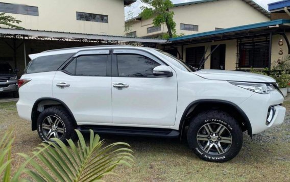 White Toyota Fortuner 2017 for sale in Manila-3