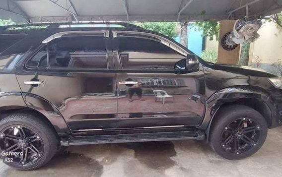 Selling Black Toyota Fortuner 2013 in Angono-5