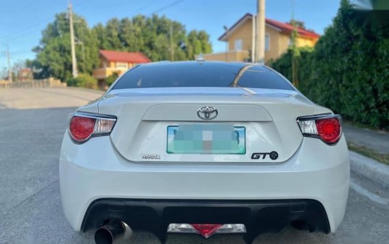 Pearl White Toyota 86 2013 for sale in San Mateo-6