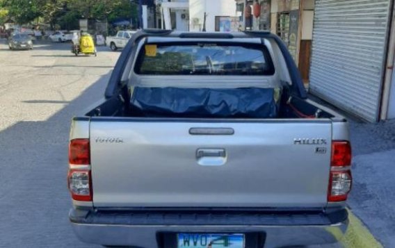 Silver Toyota Hilux 2013 for sale in Las Piñas-1