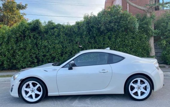 Pearl White Toyota 86 2013 for sale in San Mateo-5