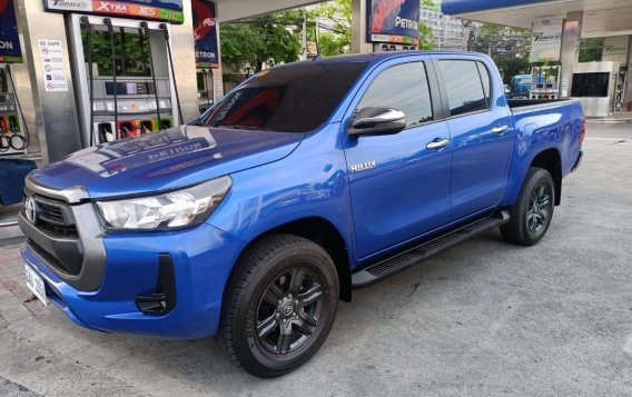 Selling Blue Toyota Hilux 2021 in Manila-1
