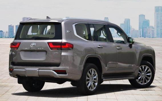 Selling Silver Toyota Land Cruiser 2022 in Quezon -2