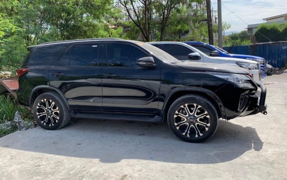 Selling Black Toyota Fortuner 2019 in Quezon -1