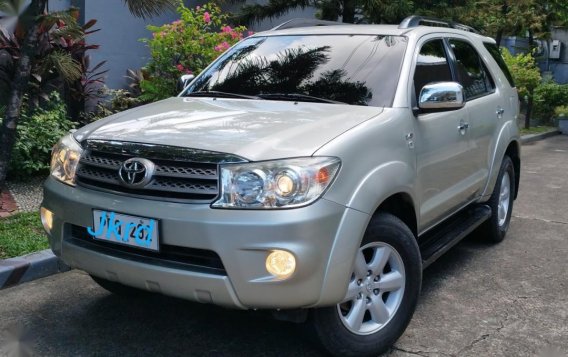 Silver Toyota Fortuner 2011 for sale in Manila-3
