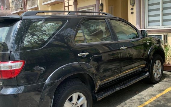 Selling Grey Toyota Fortuner 2009 in Pateros-3