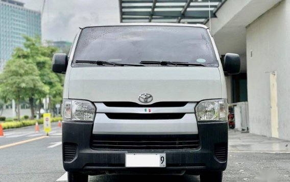 White Toyota Hiace 2016 for sale in Makati 