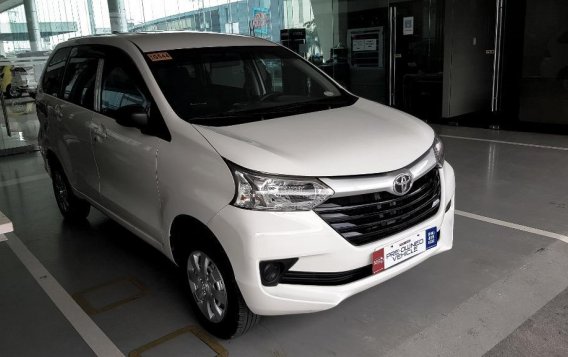 Selling White Toyota Avanza 2020 in Imus-9