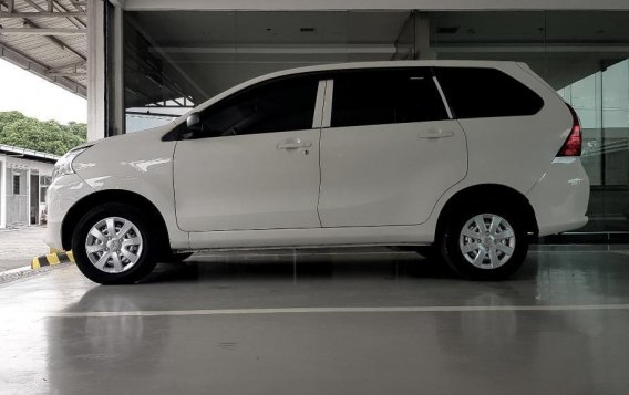 Selling White Toyota Avanza 2020 in Imus-4