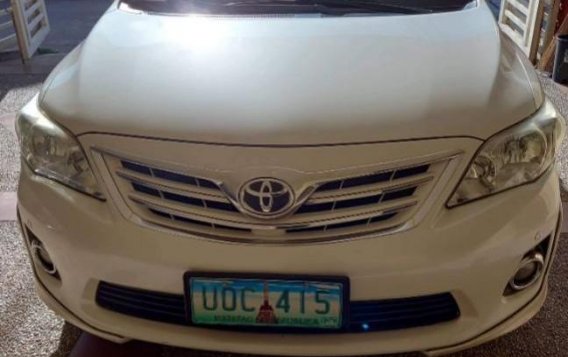 Pearl White Toyota Corolla 2012 for sale in Automatic-2