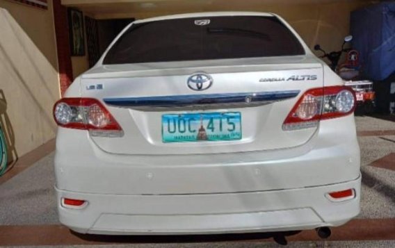 Pearl White Toyota Corolla 2012 for sale in Automatic-3