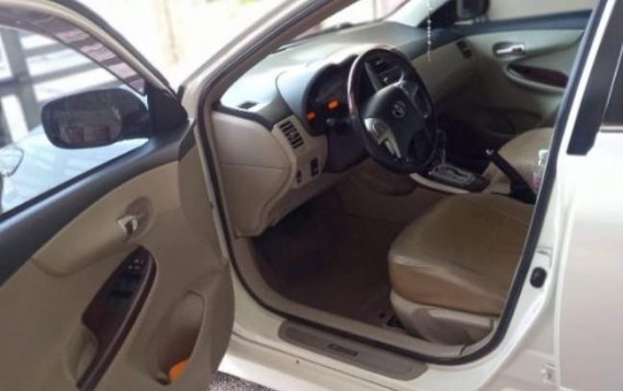 Pearl White Toyota Corolla 2012 for sale in Automatic-6