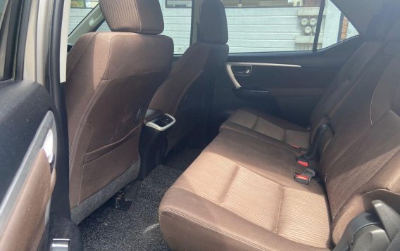 Selling Silver Toyota Fortuner 2018 in Manila-3
