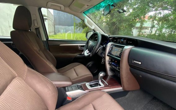 Selling Silver Toyota Fortuner 2018 in Manila-5
