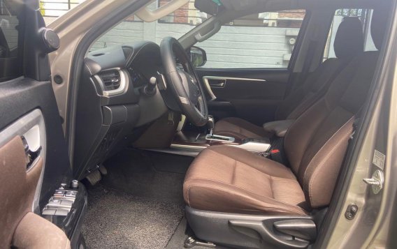 Selling Silver Toyota Fortuner 2018 in Manila-2