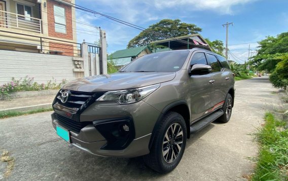 Selling Silver Toyota Fortuner 2018 in Manila-7