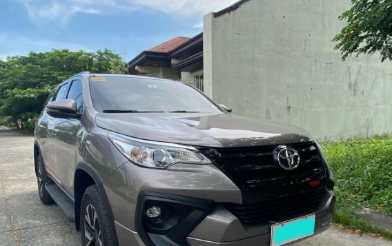 Selling Silver Toyota Fortuner 2018 in Manila