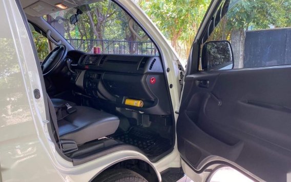 White Toyota Hiace 2019 for sale in Manila-5