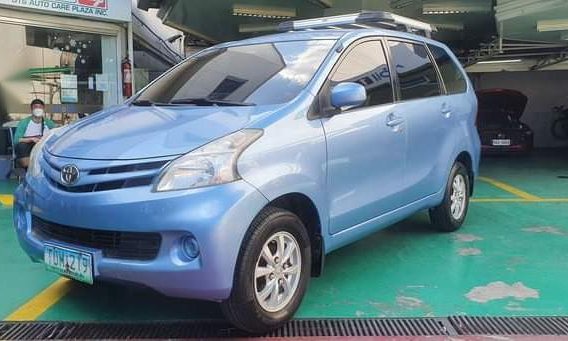 Selling Blue Toyota Avanza 2012 in Las Piñas