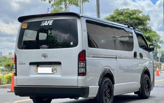 Selling Silver Toyota Hiace 2018 in Makati-1