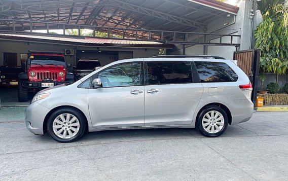 Silver Toyota Sienna 2015 for sale in Bacoor-3