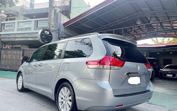 Silver Toyota Sienna 2015 for sale in Bacoor-4
