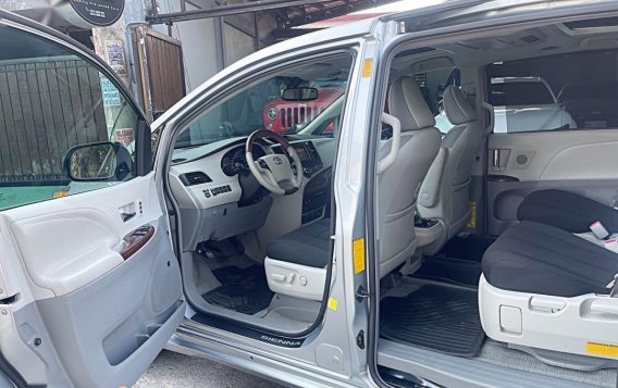 Silver Toyota Sienna 2015 for sale in Bacoor-8