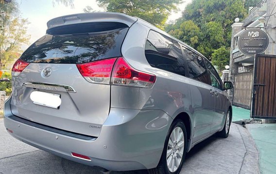 Silver Toyota Sienna 2015 for sale in Bacoor-5