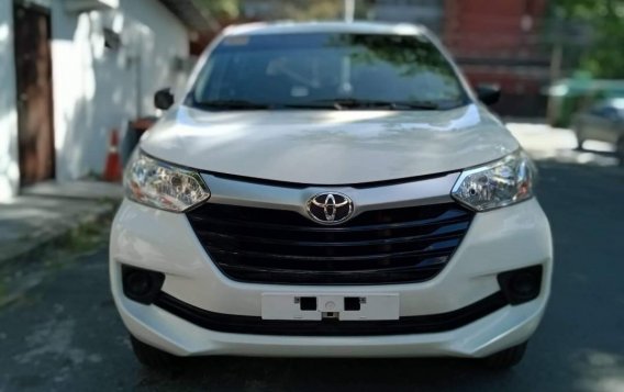 Selling White Toyota Avanza 2018 in Pasig