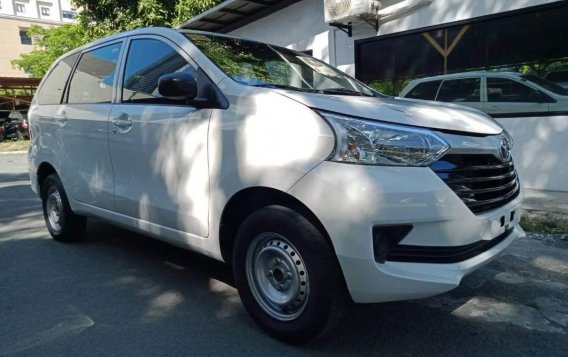 Selling White Toyota Avanza 2018 in Pasig-1