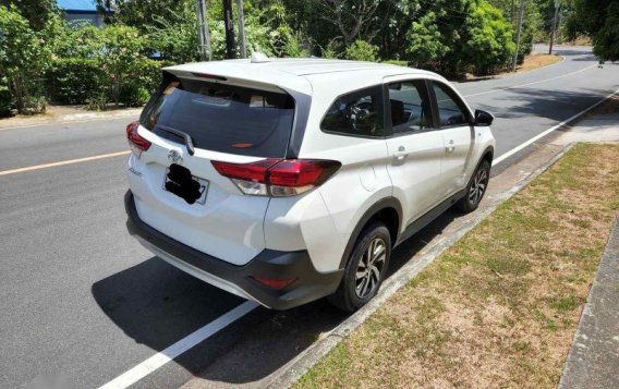 Selling White Toyota Rush 2020 in Mariveles-2