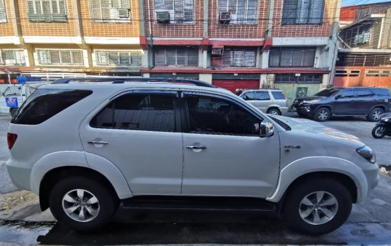 White Toyota Fortuner 2007 for sale in Caloocan -3